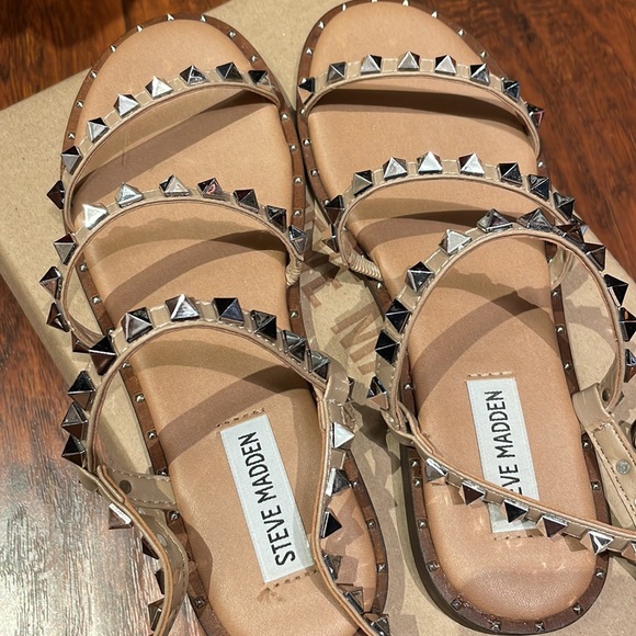 Steve Madden Sandals. - Picture 8 of 8